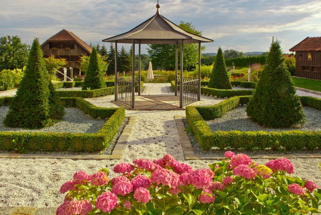 Garten symetrisch mit Pavillon